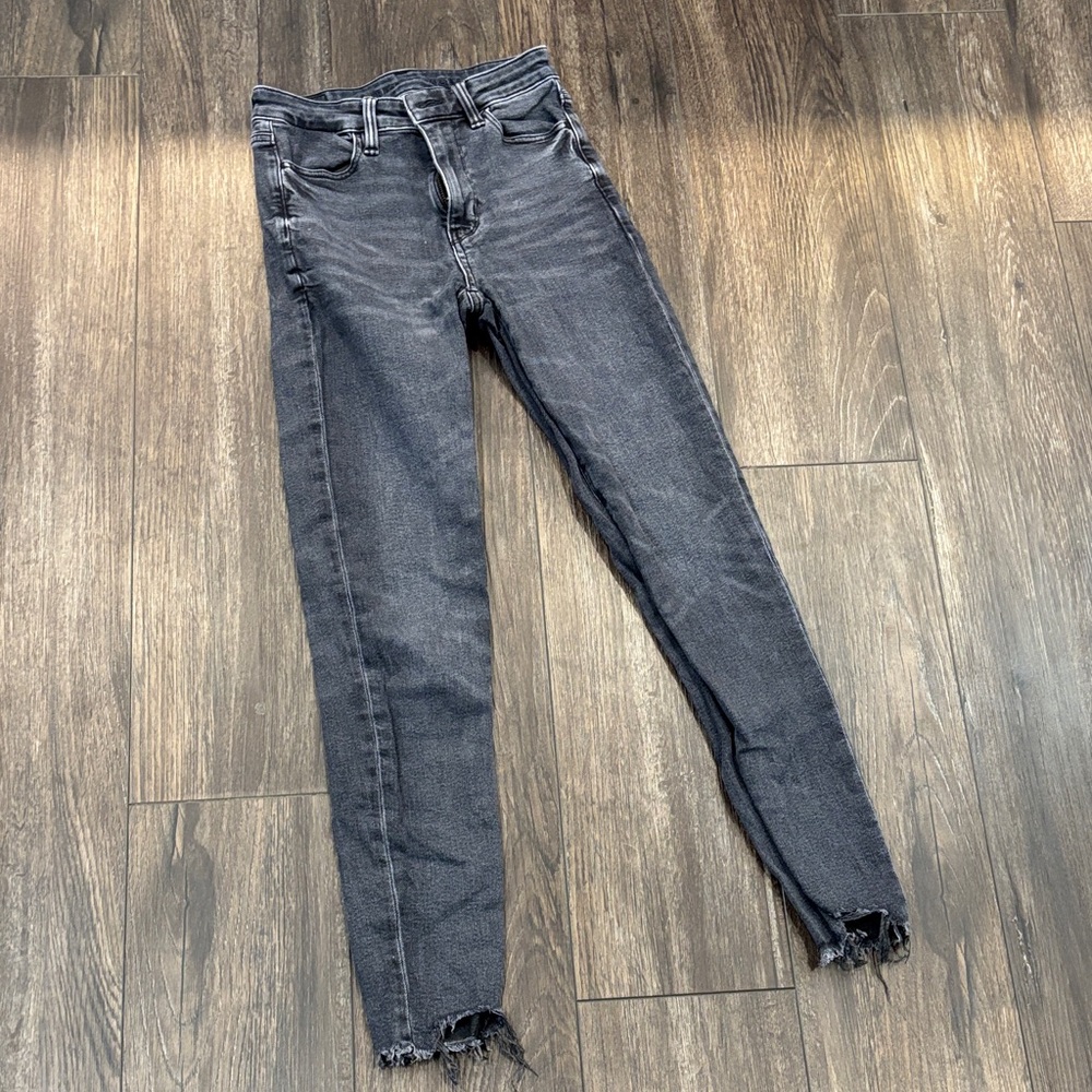 American Eagle Outfitters Women's distressed black Skinny Jeans